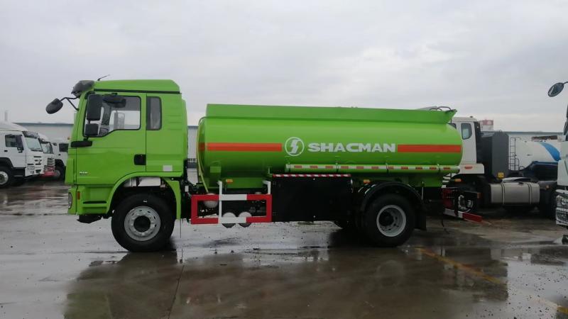 L3000 4X2 Oil Tank Truck